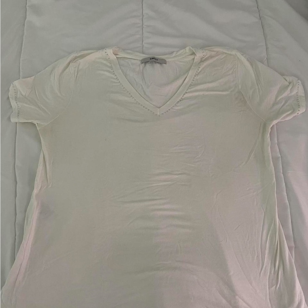 Elegant white Top with Rhinestone Detail